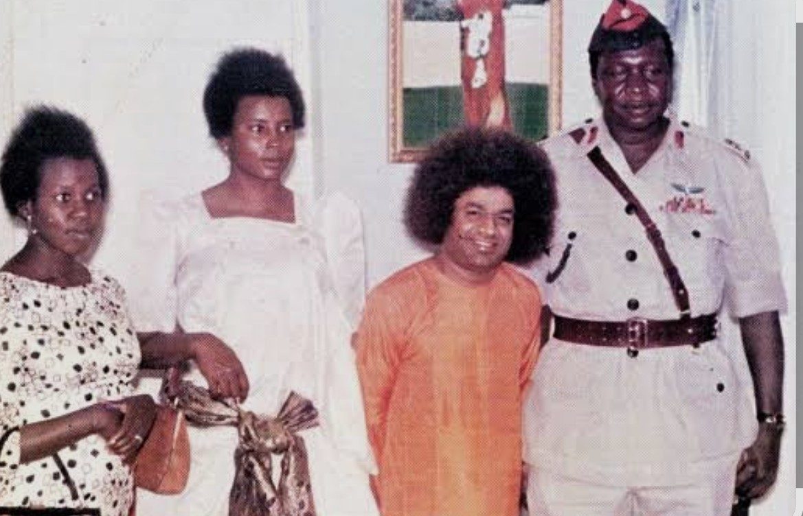Sathya Sai Baba with Idi Amin, Uganda 1968